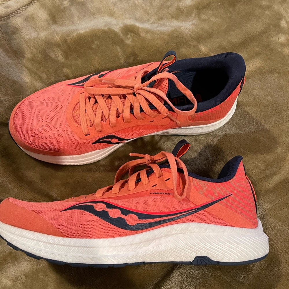 Saucony Running Shoes Size 7 EUC